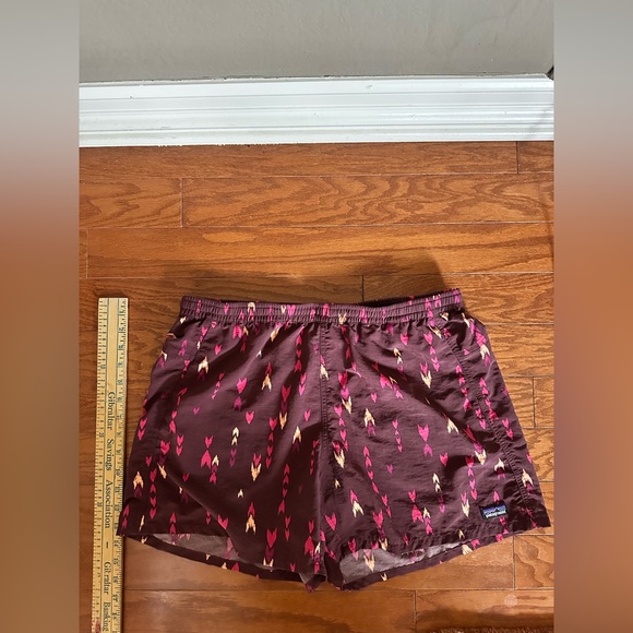 Patagonia Women’s Baggies Shorts in Burgundy with Pink & Tan Accents - Picture 4 of 5